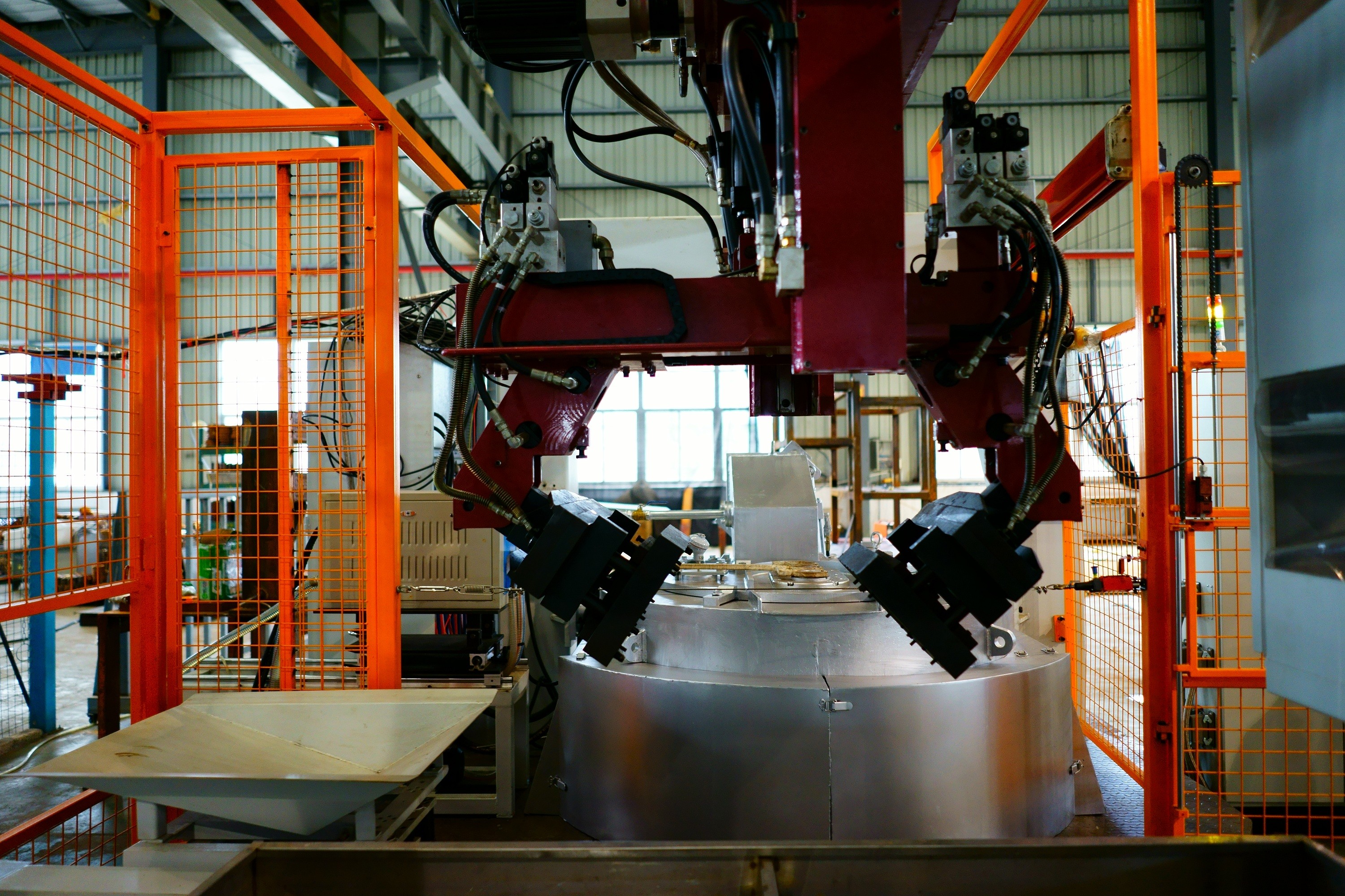 Automatic Pouring Low Pressure Die Casting Machine 380V With Melting Furnace
