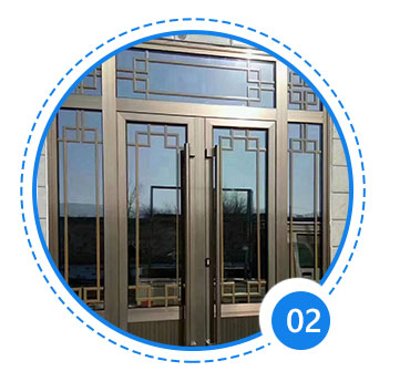 Create a Luxurious Shower Experience with 7mm Georgian Bar Glass Door Flower