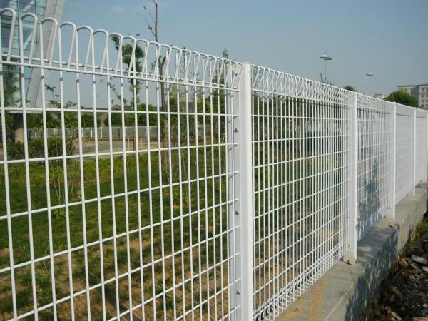 Quality BRC Mesh Fence Panels, Roll Top Available in Hot Dipped Galvanized Powder Coated etc, Top and Bottom Triangle Mesh Fence for sale