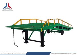 China 12 Tons Mobile Movable Hydraulic Dock Loading Ramp for Container wholesale