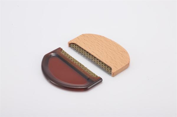Quality Sweater Comb Wood Plastic Handle Multi-Fabric Shaver Comb Removes Pills & Fuzz & Lintfrom Garments for sale