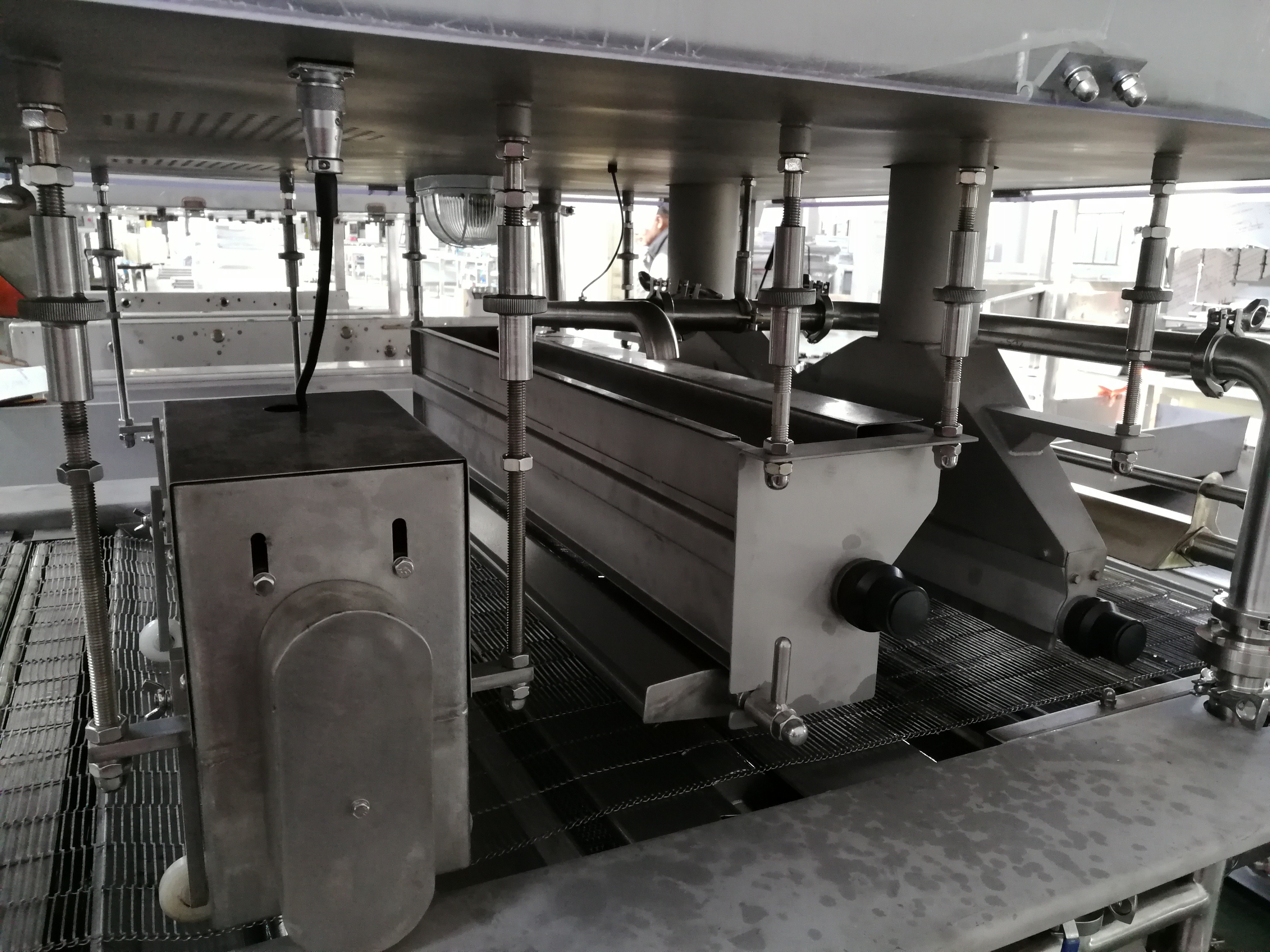 Food Grade 304SS Chocolate Enrobers With Level Sensors And Cooling Tunnel