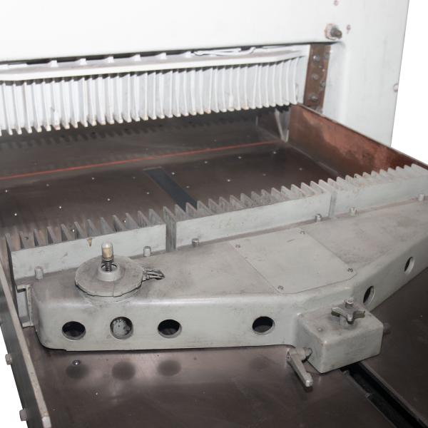 Second Hand Heavy Duty Machine Paper Cutters from Germany Band with 4000 KG Capacity