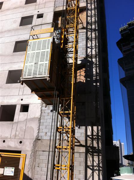 Material Personnel Construction Lifting Equipment with Hot Dipped Zinc