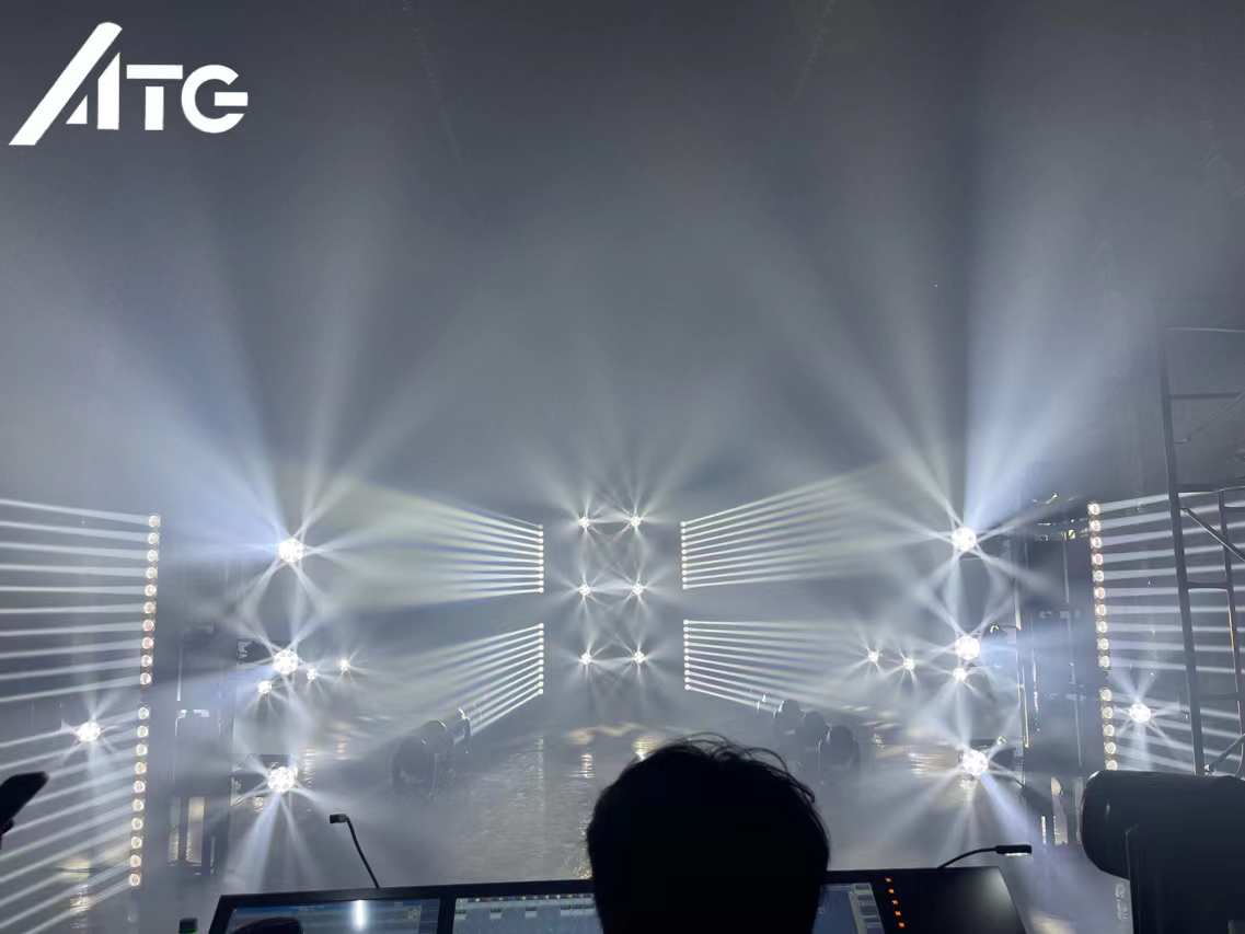 RGBW Moving Head Light for Theme Park and DJ Stage Disco 15 KG 50000 Hours Lifespan