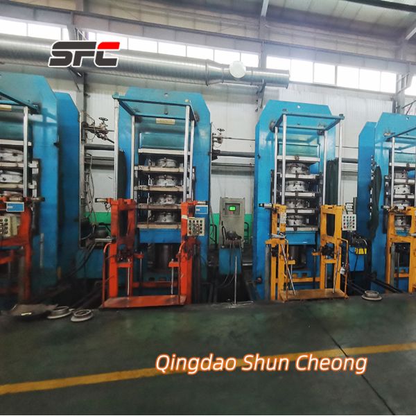 Vulcanizing press assembly