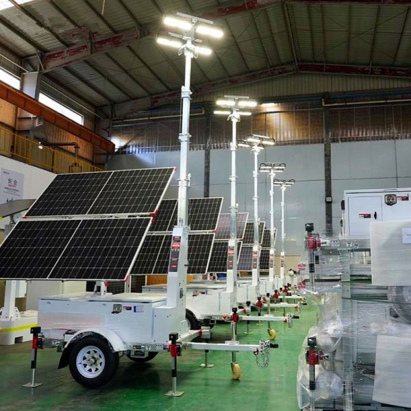 Robust Mobile Solar Light Tower with 14000 lm Light Output, 230Ah LFP Battery, and IP67 Rating for Parking Lot Safety