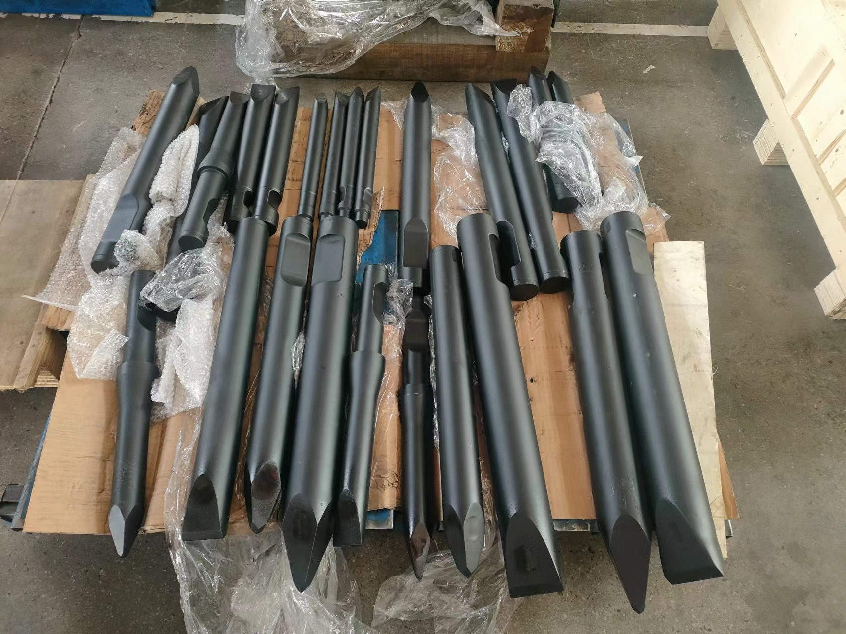 15 kgs 40Cr 42CrMo Hydraulic Rock Hammer Breaker Tool Chisel SB40 SB81 SB121 HB20G for Mining Demolition Crushing Rock 5