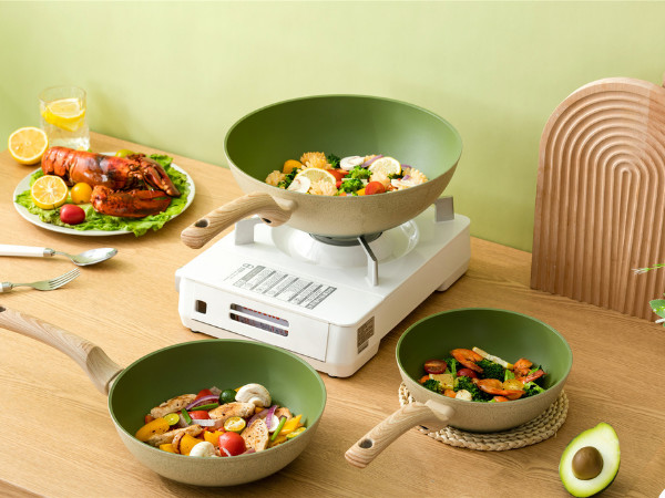 Durable 4Piece Aluminum Cast Iron Skillet Cookware Set With Tempered Glass Lids