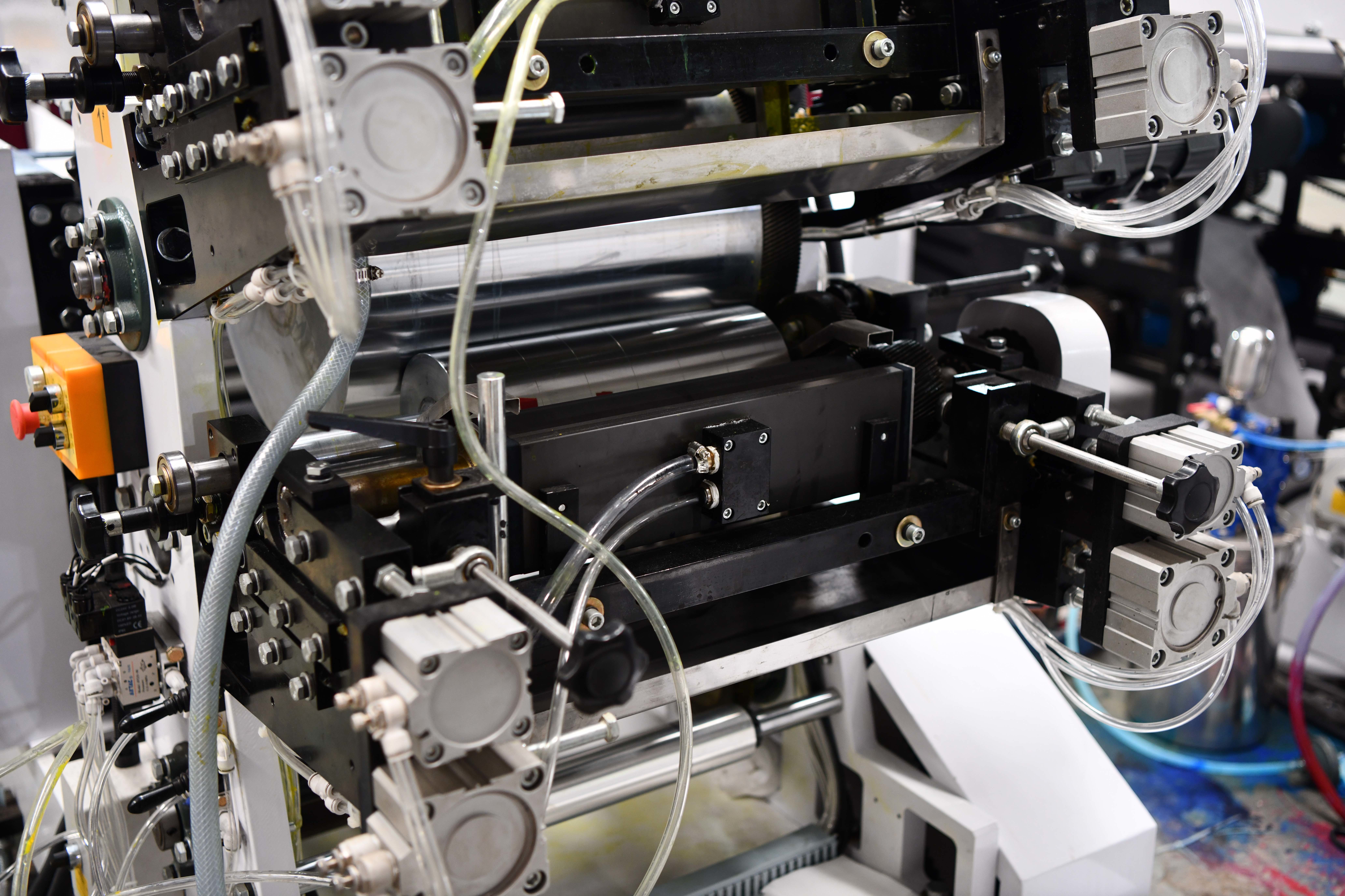 High Speed Good Quality Napkin Tissue Folding Machine With Automatic Transferring