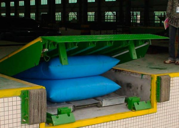 Quality CE Approved 10 Ton Airbag Dock Leveler For Loading / Unloading Cargo for sale
