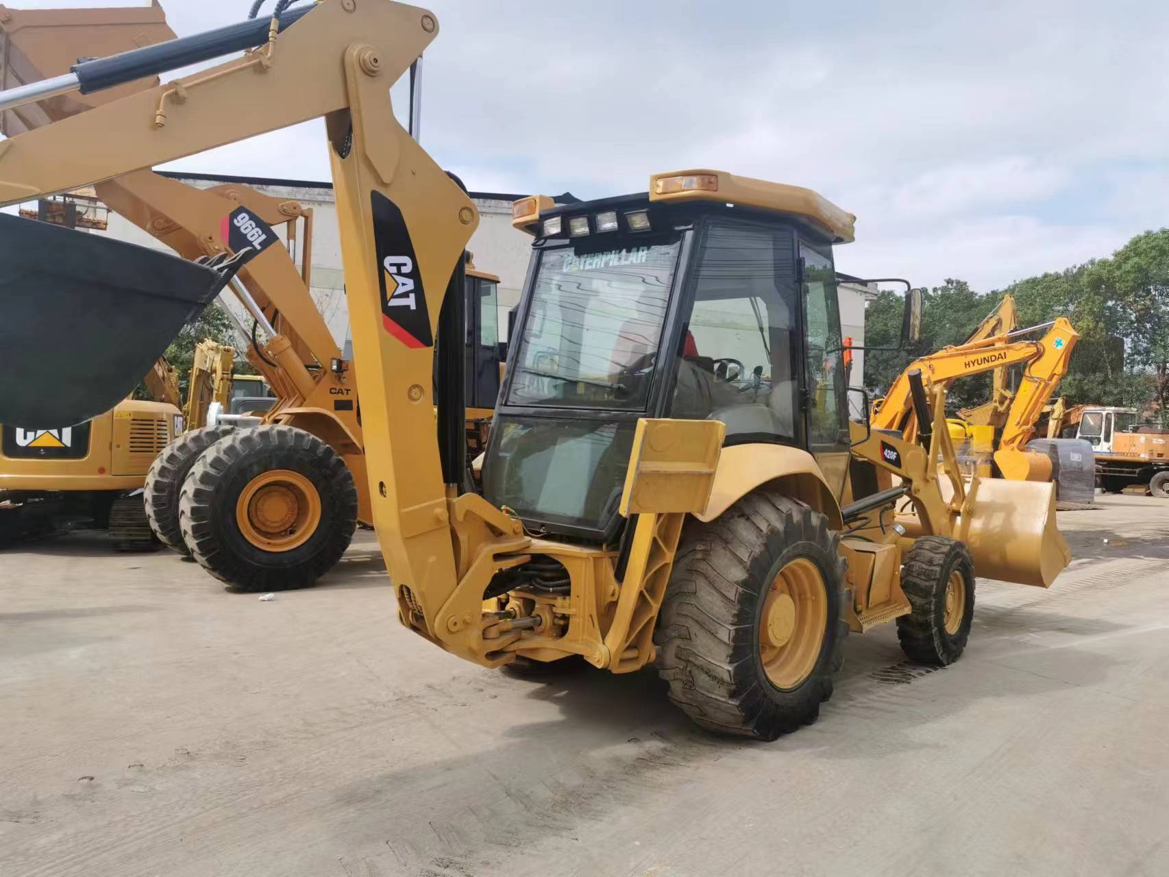 92 KW Caterpillar 420F Backhoe Loader Excavator Versatile and Durable for Construction