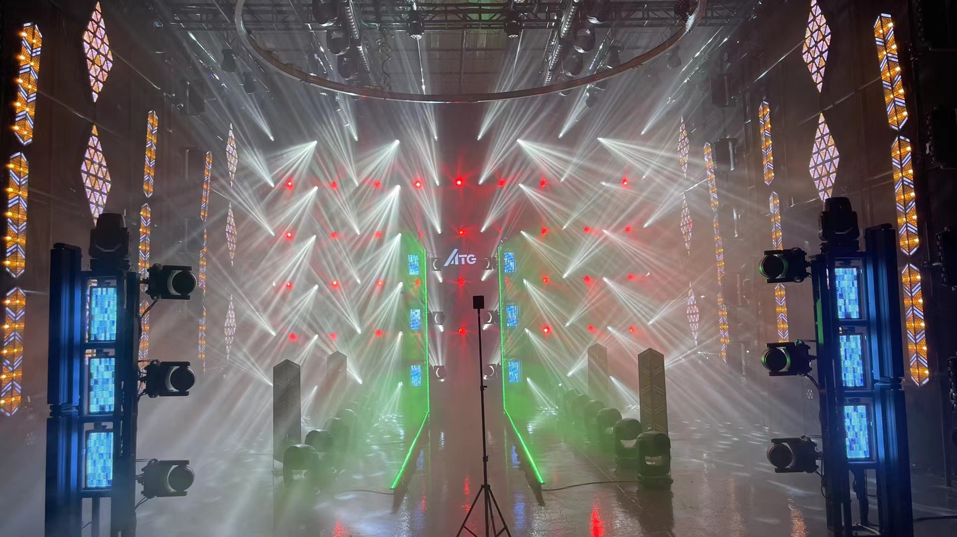 Concert Stage Lights Warm Light Emitting Color RGB/RGBW 7500K Color Temperature