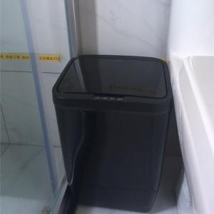 China 12L Anti - Rust Touchless Garbage Can , Automatic Trash Cans Touchless wholesale