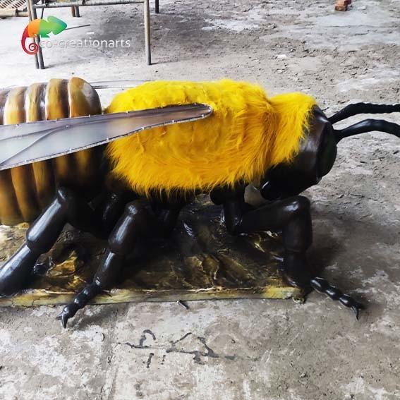 Quality Botanical Garden Small Size Animatronic Bee Robotic Insects Customized for sale