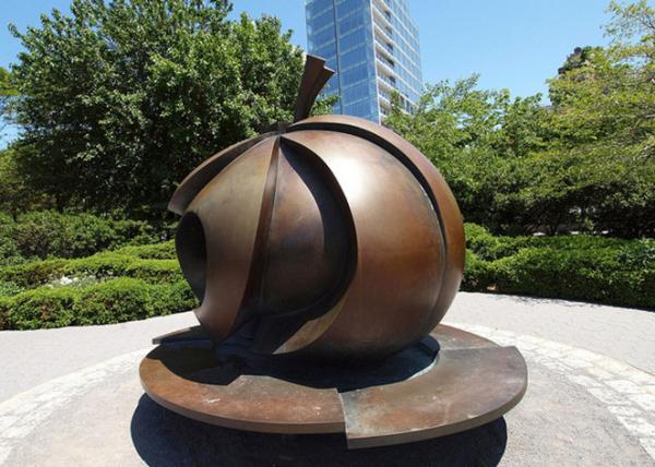 Quality Modern Park Art Decoration Bronze Apple Sculpture Large Size Anti Corrosion for sale