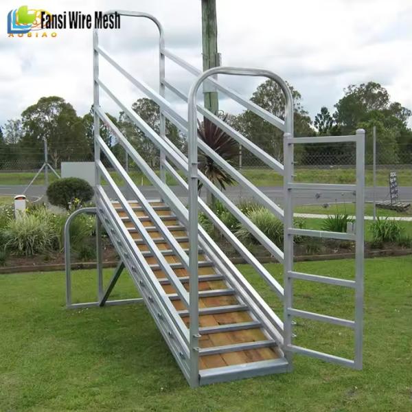 Quality Galvanized Livestock Equipment Adjustable Cattle Sheep Loading Ramp for sale