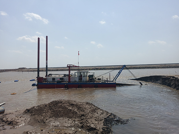 1.2m Draft sand dredging machine For Lake Work Site Customization Accepted