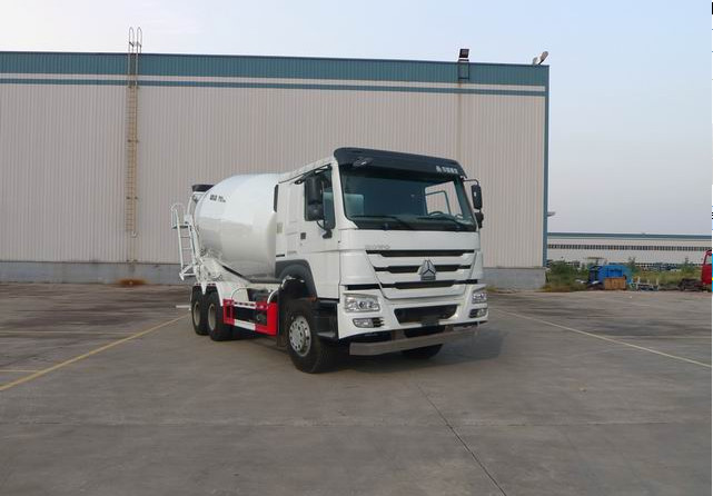 Stable Concrete Transport Truck 371hp With Lengthen Cabin / 9m³ Cubage