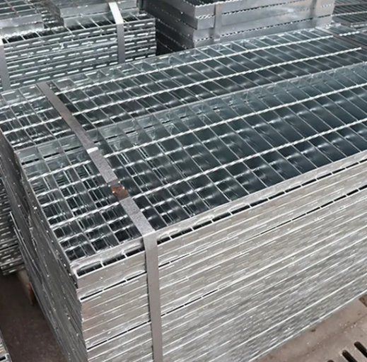 Rust-Proof Galvanized Steel Grating Platform with Serrated Non-Slip Surface for Industrial Walkways