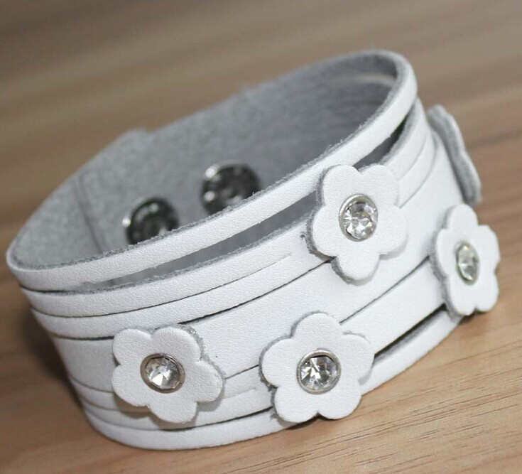 China Flower leather women’s cuff bracelets, wide leather bracelet on sale