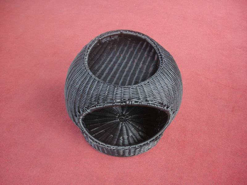 China Small Fashionable Wicker Pet Bed , Home Garden Dog Furniture wholesale