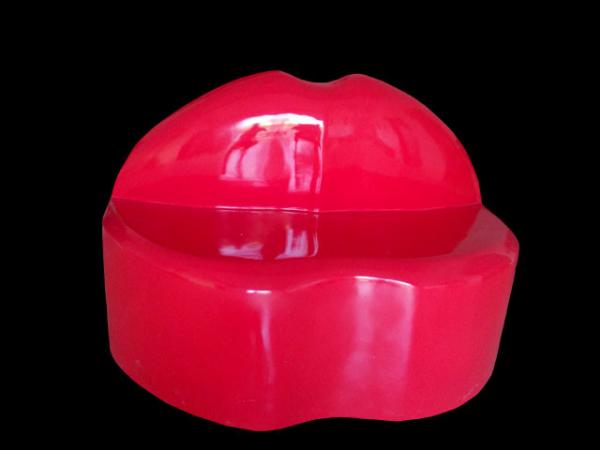 Quality Hotel mall deco  lip shape red  fiberglass chair statue as functional furniture for sale