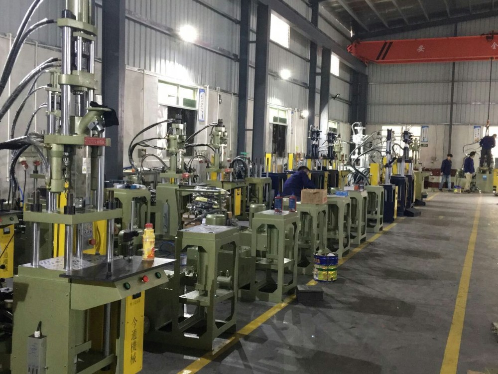 30T VERTICAL Plastic Injection Moulding Machine For Small And Medium Scale Production