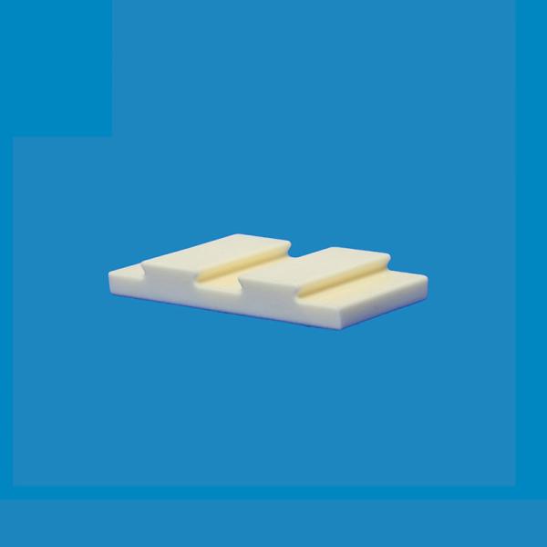 Engineering 99.5% Alumina Ceramic Parts Electrical Insulation White Tabular Custom