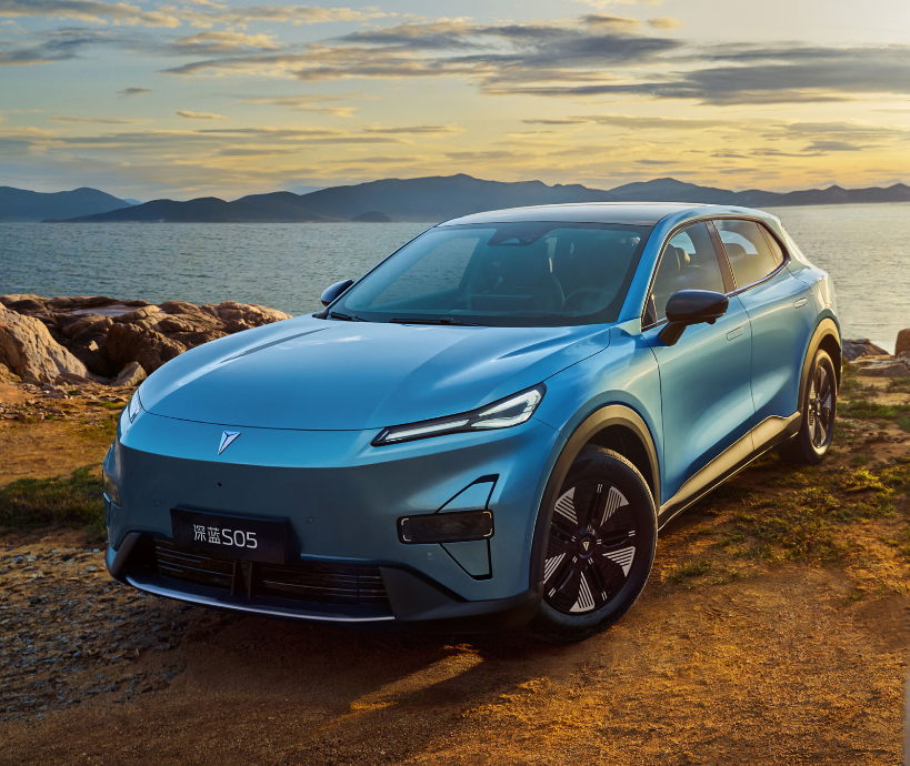 Range-Extended / Pure Electric Changan DEEPAL S05 Hybrid SUV RWD Energy Vehicle Maximum Speed 180km/h