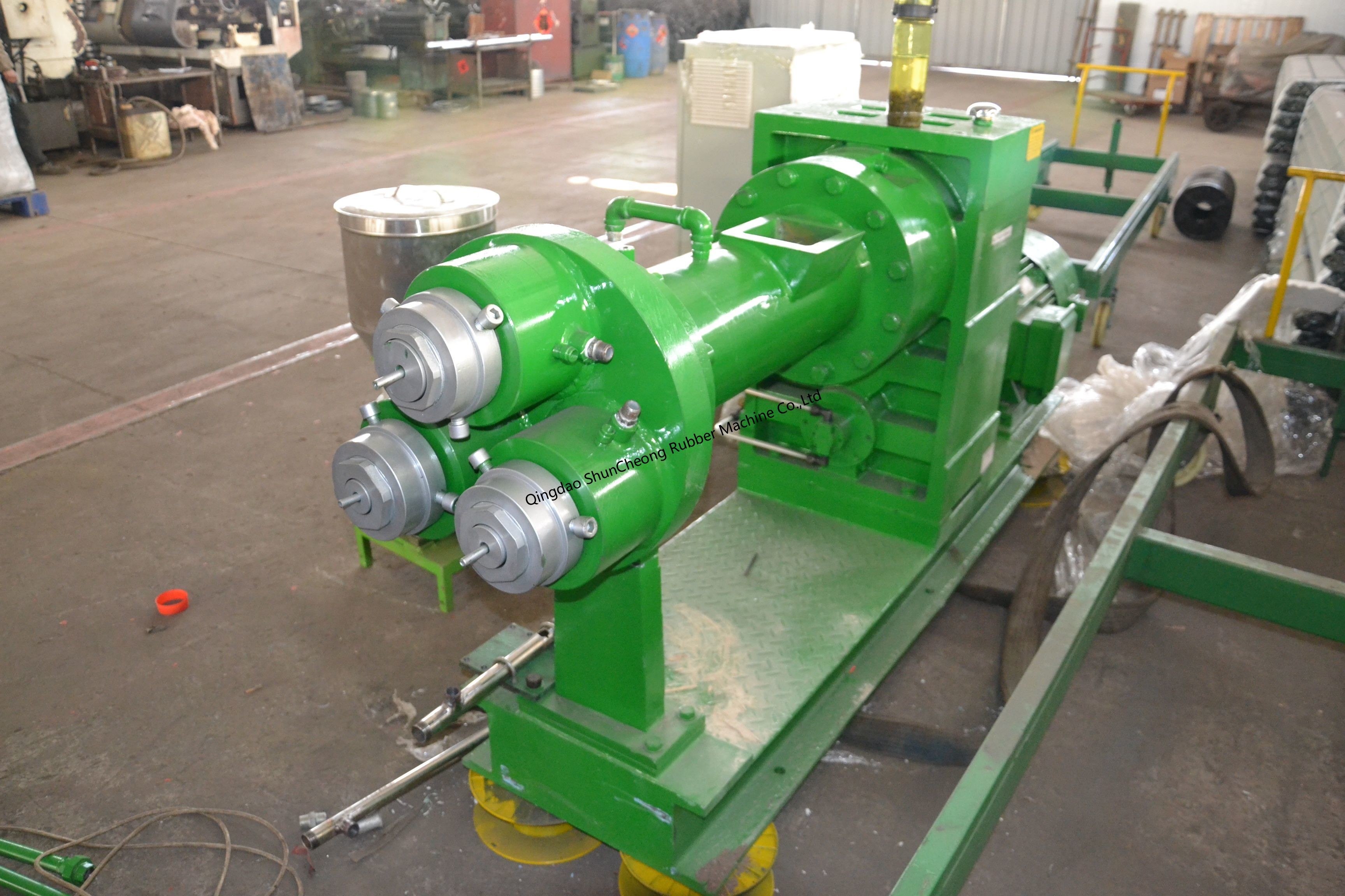 High-quality Extrusion Rubber Extrude Machine with Force Feeding Screw and Strainer