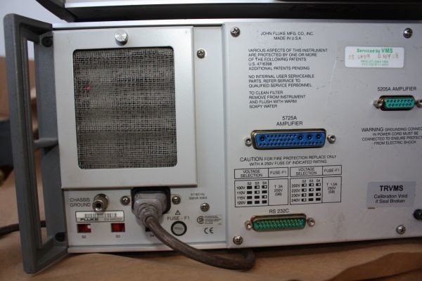 Fluke 5720A Precision Multi Function Calibrator Wideband Output