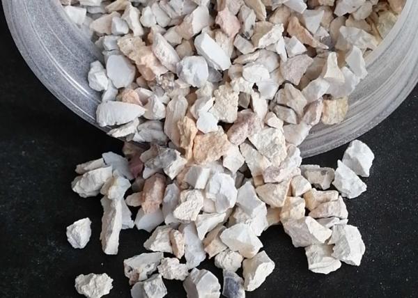Quality Compact Structure Refractory Products , High Hardness Flint Clay 3 - 5mm for sale