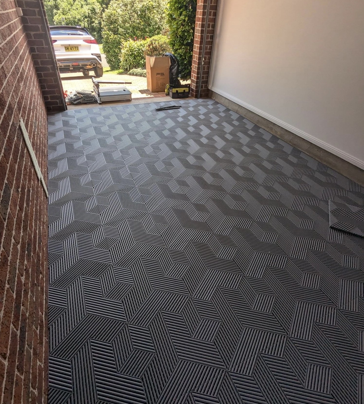 Garage Floor Squares Waterproof Garage Floor Tiles 18mm Surface UV Resistant