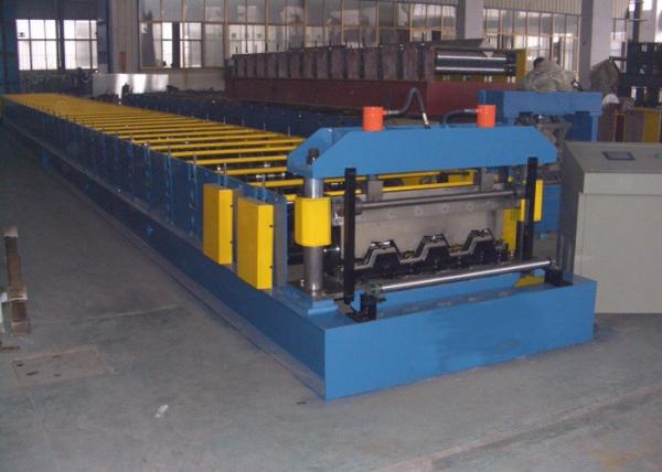 Quality Floor Deck Roll Forming Machine Chain Or Gear Box Driven System Hydraulic Cutting Device for sale