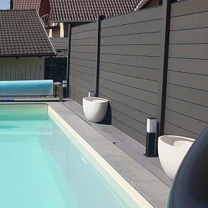 China WPC Plastic Wood Fence Boards Rotproof Composite Fence Boards wholesale