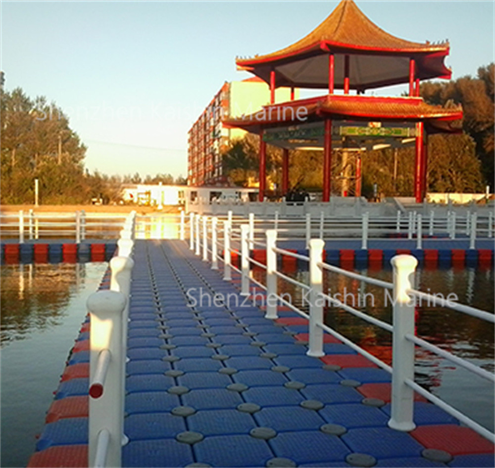 Sturdy HDPE Floating Dock System With 350kg/Sqm Load Capacity Lightweight Jetski Dock Design