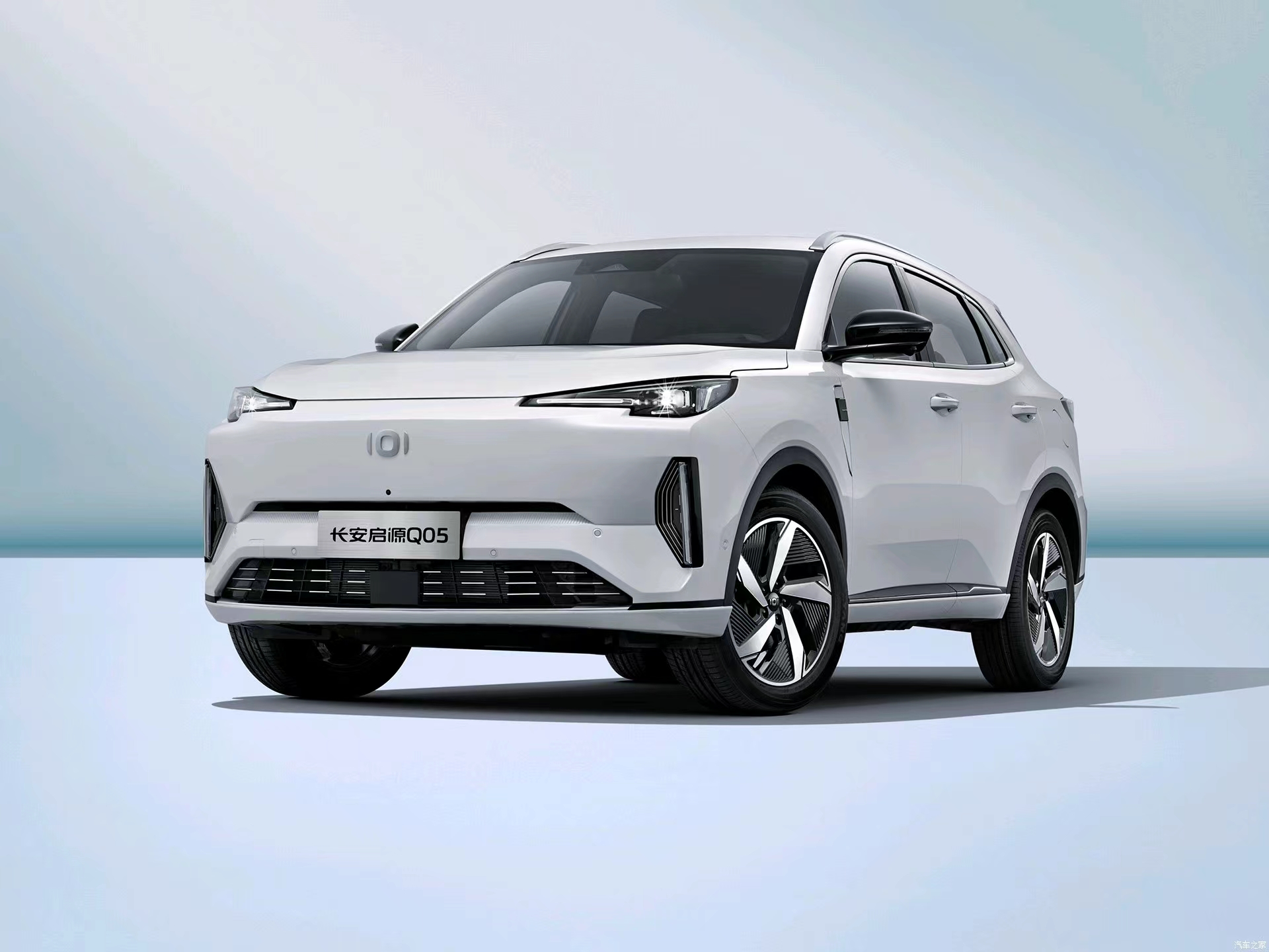 Plug-in Hybrid Electric Car Changan Qiyuan Q05 60 Pro 1.5L Fast Charging Compact Energy Vehicle Length * width * height