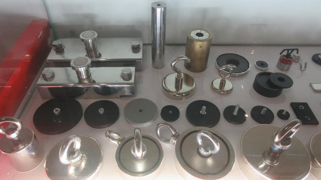 Custom NdFeB Magnets For Holding Microphone Headphones Design