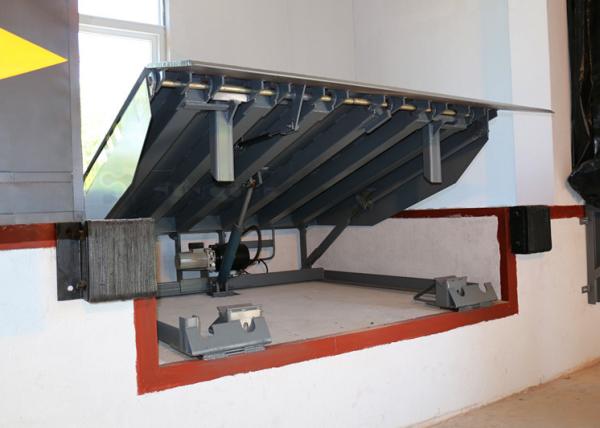 Quality Safety Loading Hydraulic Dock Leveler With Free Bumpers for sale