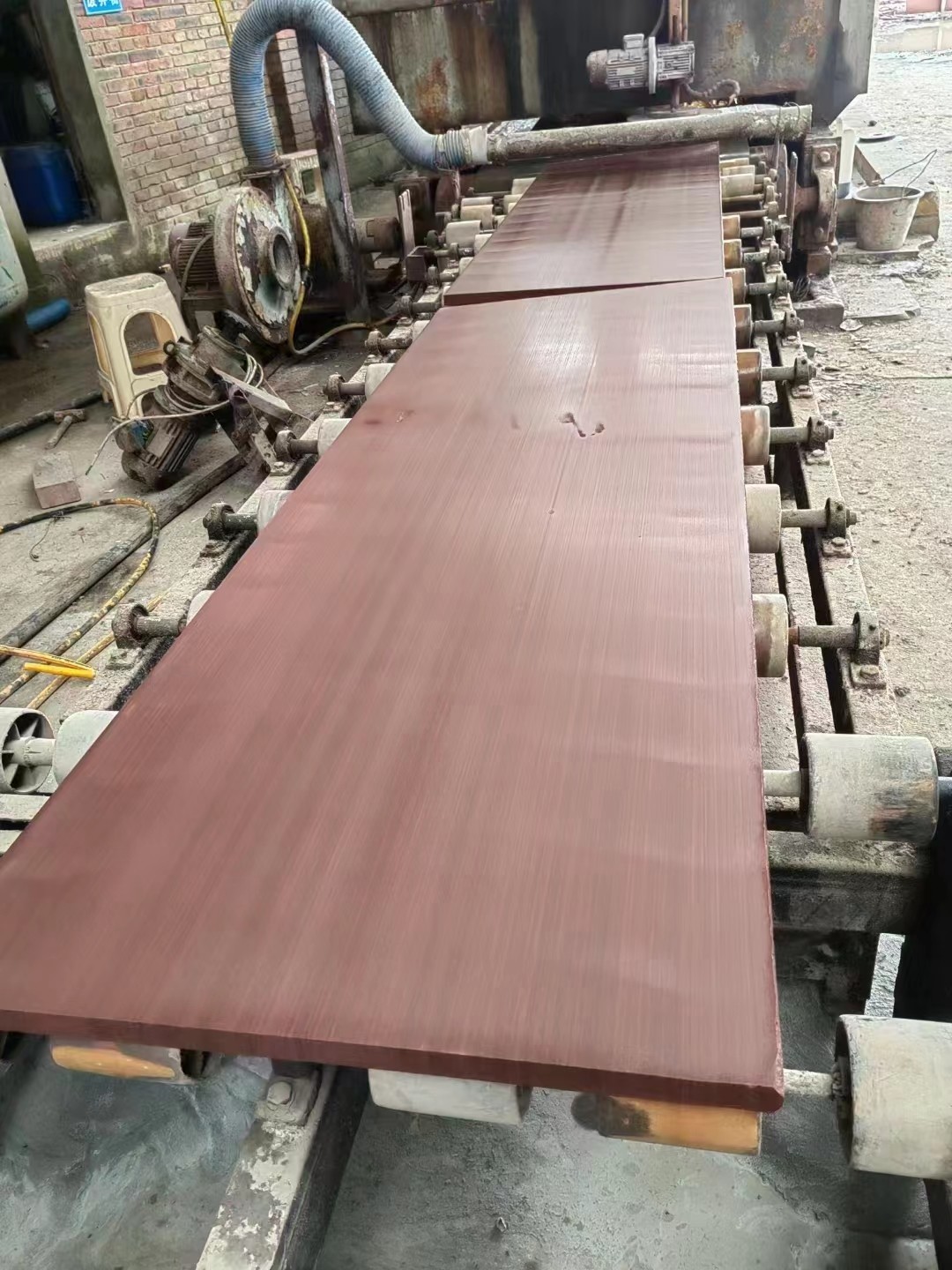 Customized Honed Finish Red Sandstone Paving Slabs With Wood Pattern