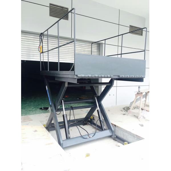 Forklift Loading Warehouse Hydraulic Dock Lift Use Schneider Control System