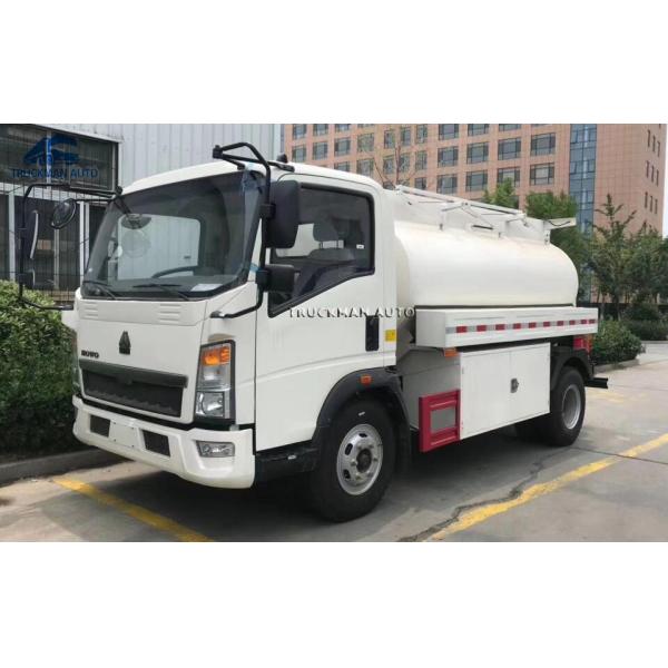 3.2 Tons Rear Axle YN4102 3000 Liter HOWO Light Truck