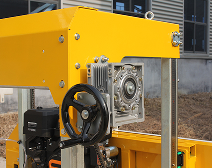 Timber Log Cutting Band Saw Mill Machine With Trailer Portable Horizontal