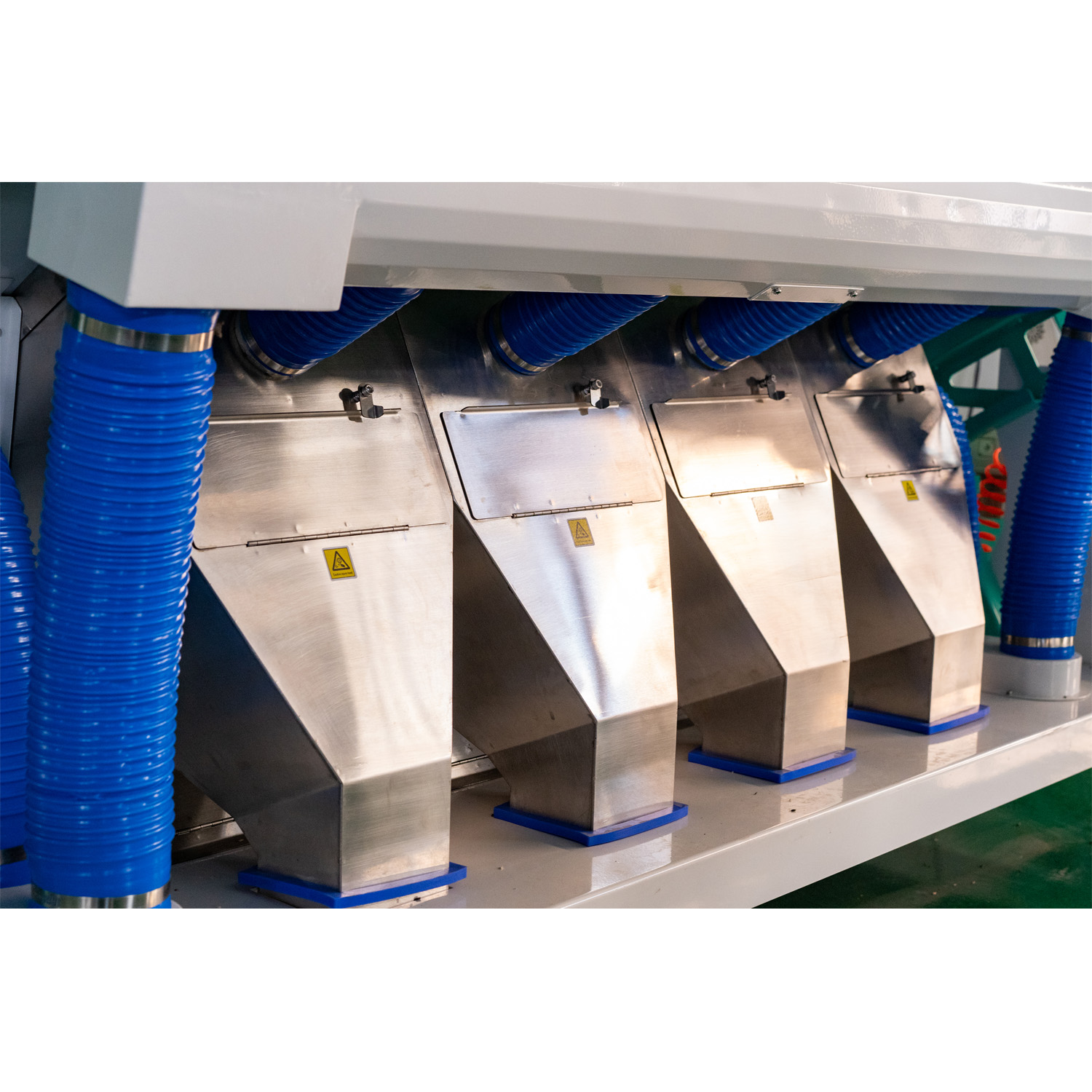 7 Chutes 220v CCD Bean Color Sorter Machine For Sorting Grain Crops