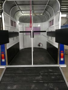 China standard straight load 2 horse float carriage with aluminum floor wholesale