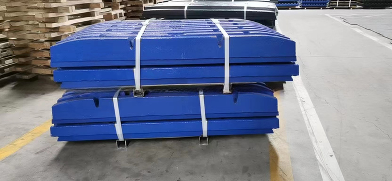 NP13 15 Impact Crusher Spare Parts Blow Bar for Durable Mineral Processing Needs