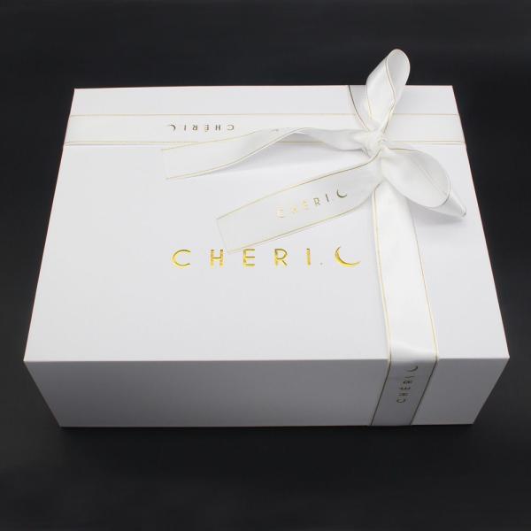 High Quality Hand Made Beautiful Custom Luxury Packaging White Cardboard Magnetic Closure Gift Perfume Cosmetic Box for Bridesmaid Mother&prime;s Day Valentine&prime;s Day