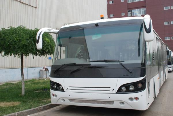 Quality Small Turning Radius Tarmac Coach Aero Bus With Diesel Engine for sale