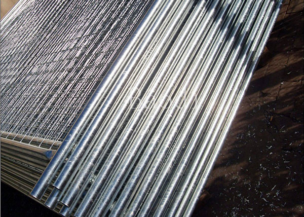 Galvanized Portable Temporary Mesh Fence Mild Steel Wire For Venue Division